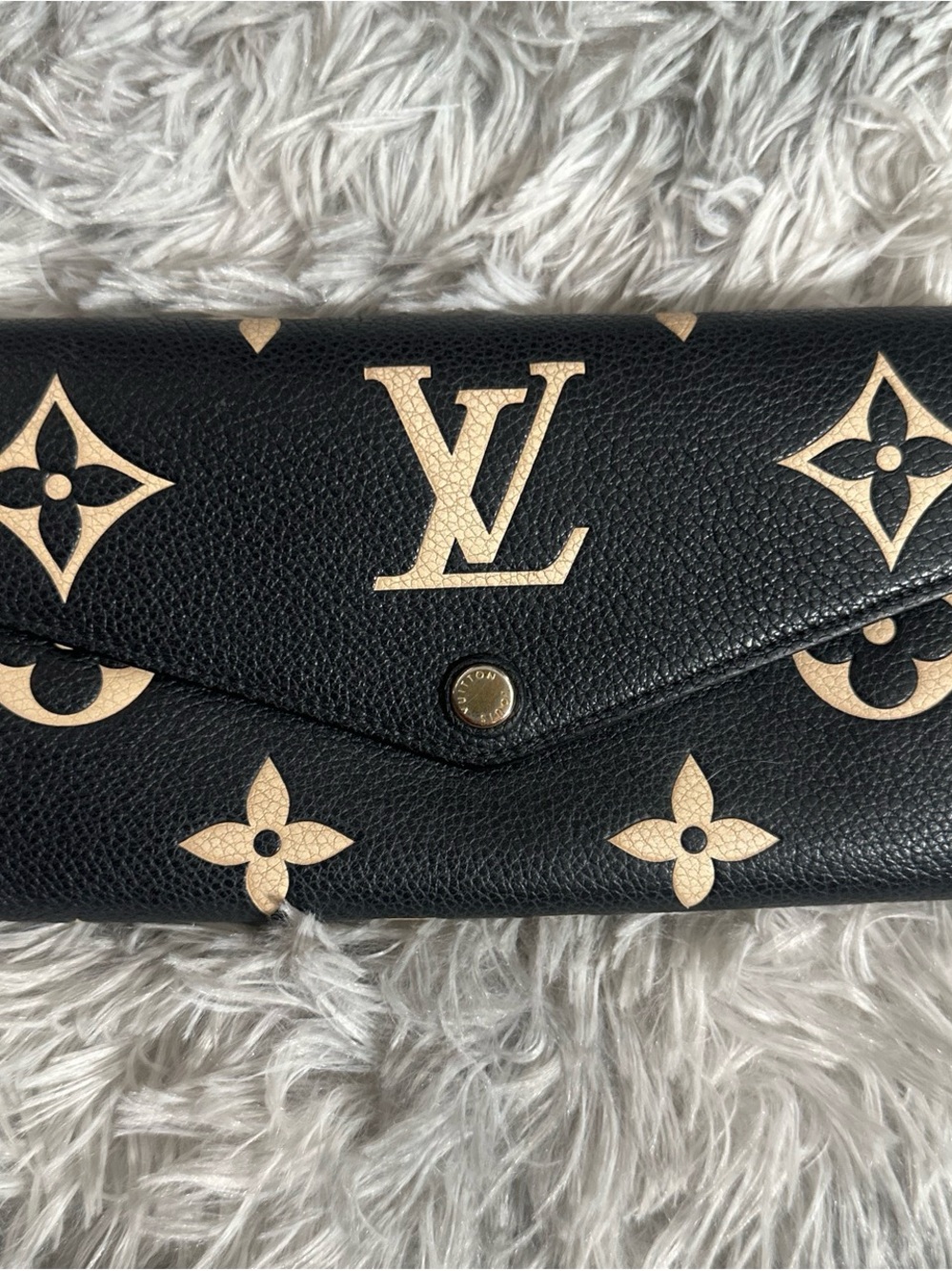 Louis Vuitton Black & Beige Sarah Monogram Envelope Wallet (microchipped)
